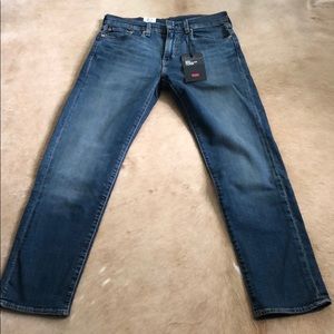 NWT Men’s Levi’s 502 Taper Jean size 31W/32L